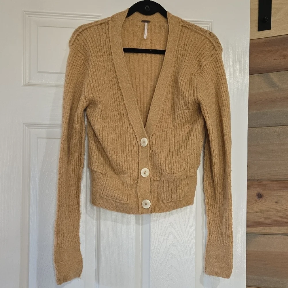 Free People Mimosa ribbed knit cropped cardigan sweater in taupe Size Small